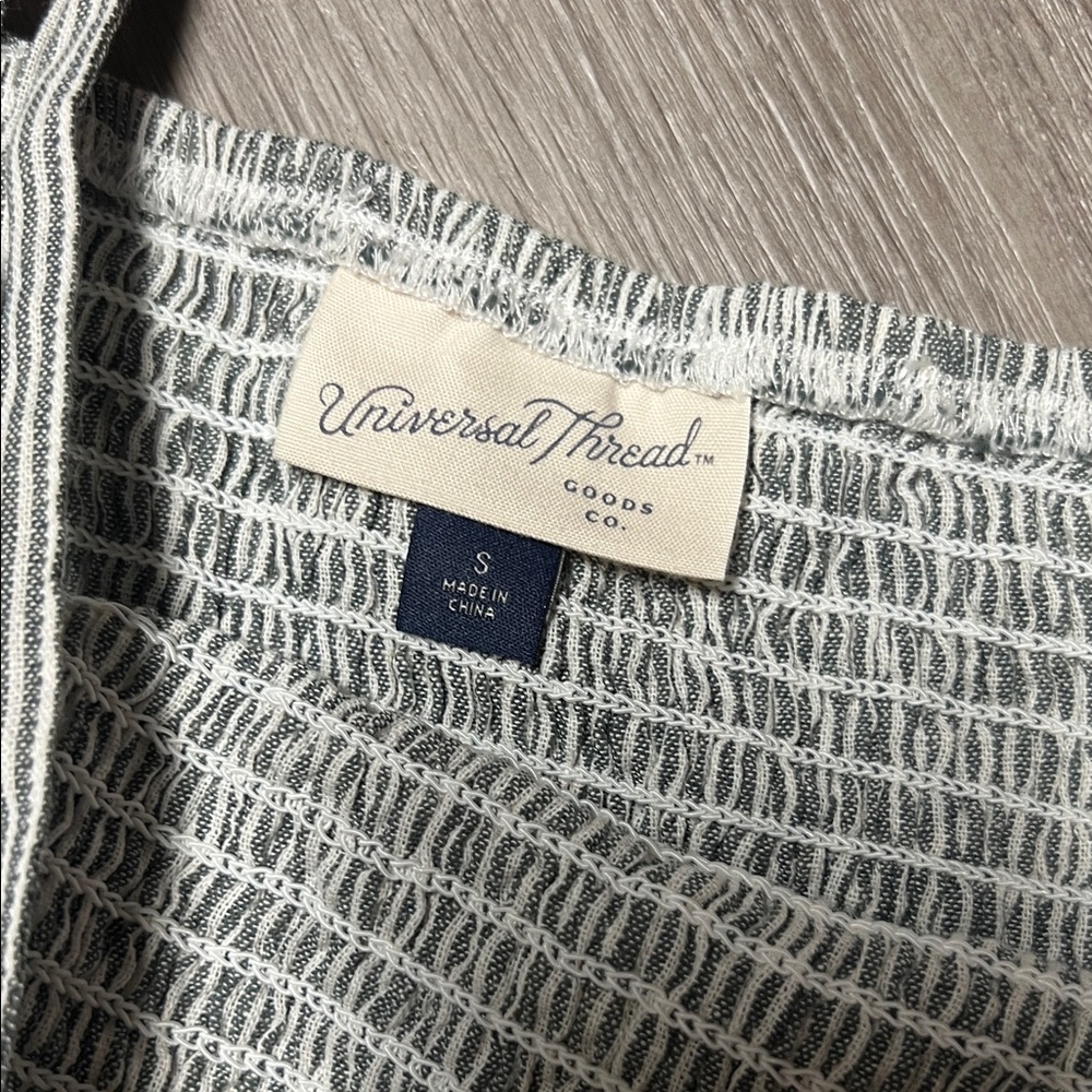 Universal Thread Gray Smocked Pocket Romper size Small - Picture 4 of 7